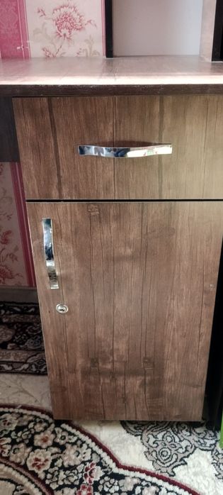 Письменный стол.