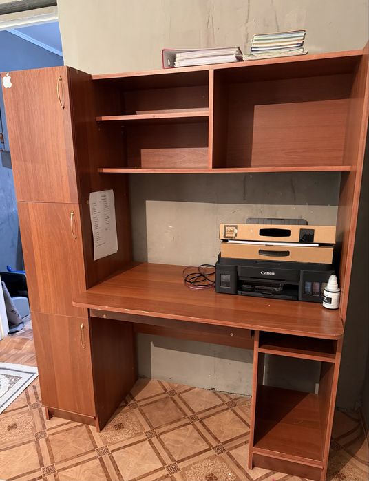 Компьютерный стол сатылады