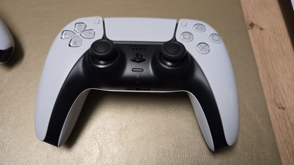 Playstation 5 PS5 с 2 контролера + 3игри