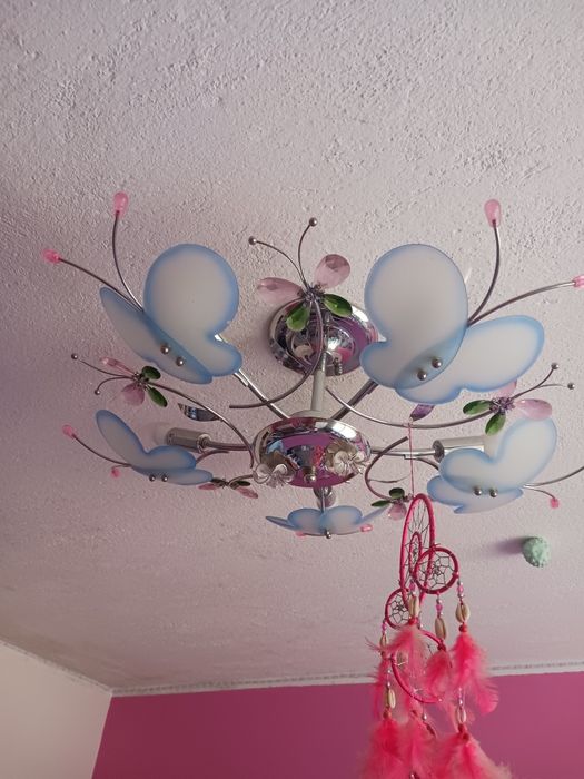 Полилей с пеперуди и аплик пеперуда