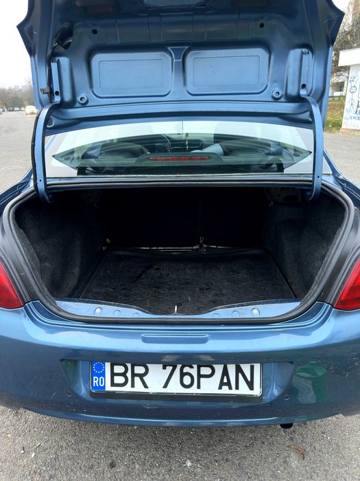 Peugeot 301 2013 1.6 benzina