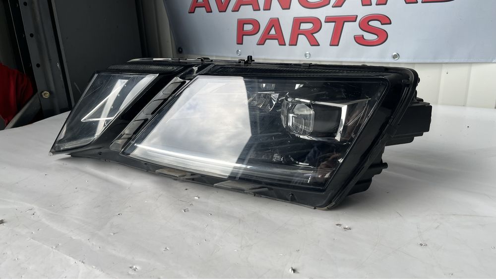 4 броя десен и 2 брой ляв фар Skoda Octavia 3 Facelift 2017-