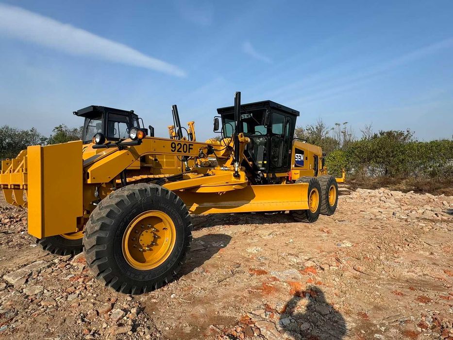 Автогрейдер SEM 920F в наличии