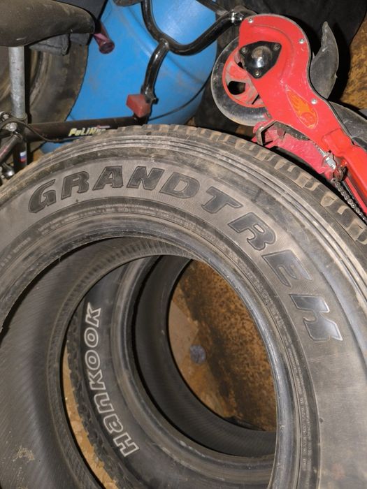Продам резину, стояла на Прадо. 265/65 R17