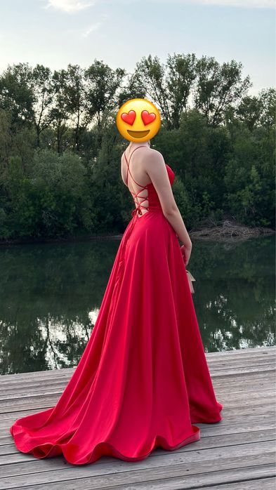 Роскошное атласное платье