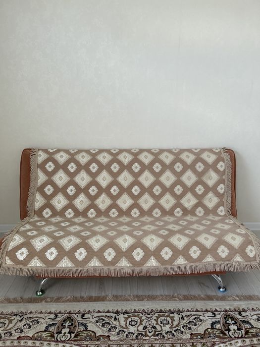 Продам диван с 2 мя креслами.