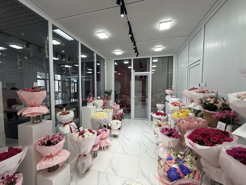 Цветочный магазин и студия шоколада