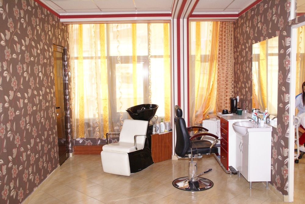 Închiriez spațiu frizerie / coafor Câmpia turzii