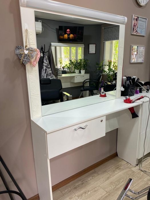 Продам парикмахерское зеркало