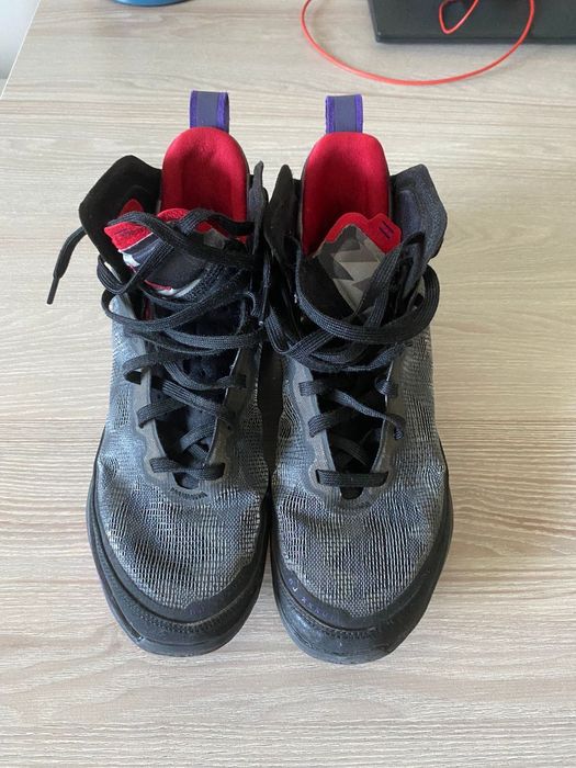 Продам баскетбольные кроссовки