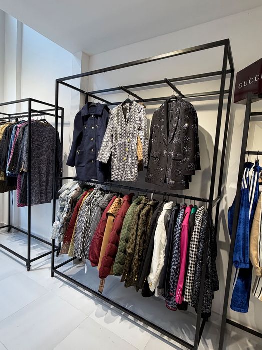 Стеллажи и витрины