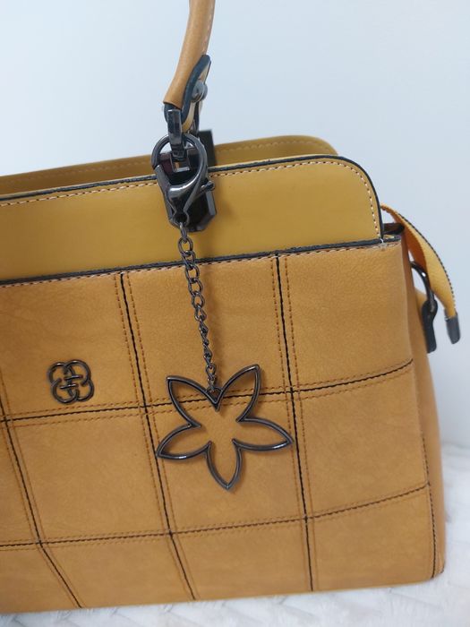 Стилна дамска чанта