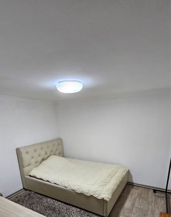 Продам б/у кровать, ковер б/у в подарок