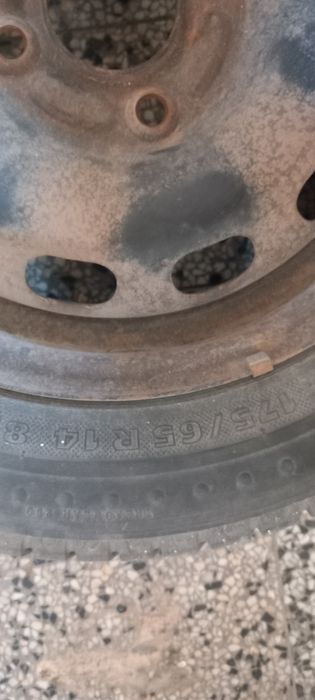 Продавам използвани гуми с джанти