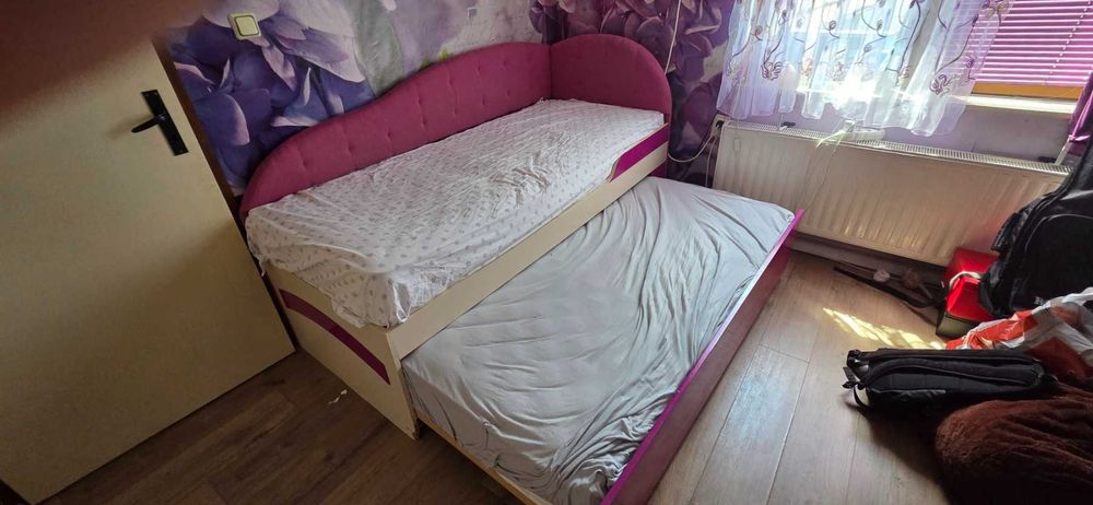Обзавеждане за детска стая, Сандвич спалня легло, с две бюра