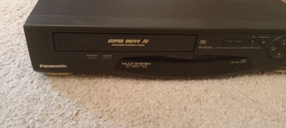 Видеомагнитофон в количестве 2-х штук. Panasonic, Supra.