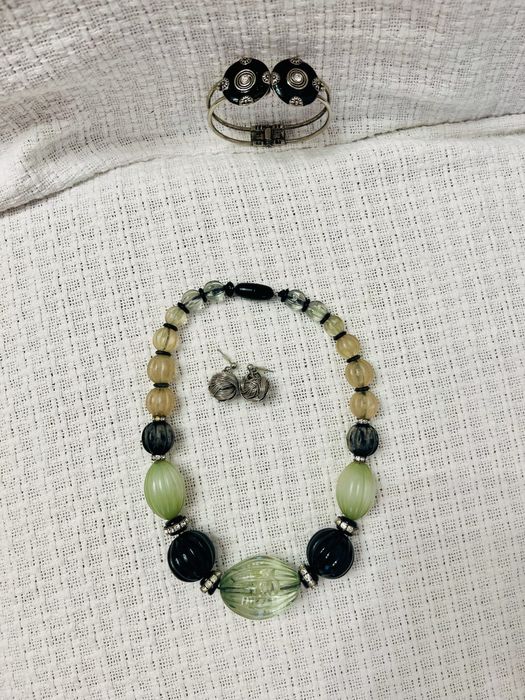 Set deosebit colier + cercei + bratara