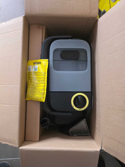 Aspirator compact Kärcher SE 3-18, alb, fără fir, pentru canapele și covoare, putere: 200 W suprafață: 6,5 m²