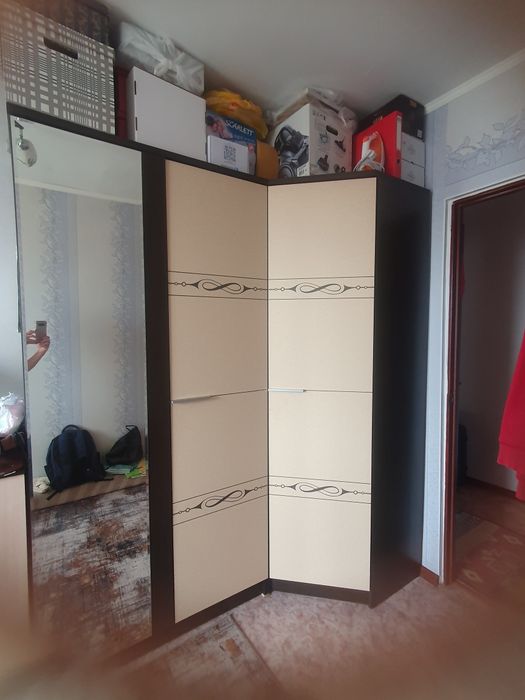 Угловой шкаф для спальни