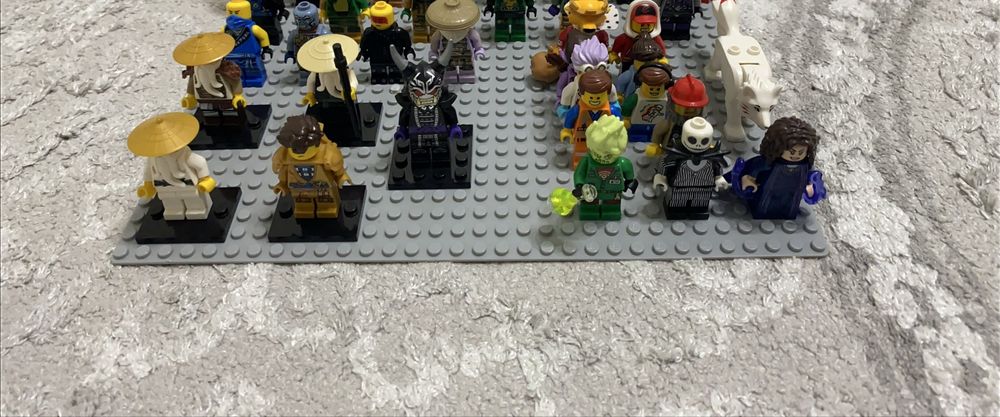 Продам лего  фигурки