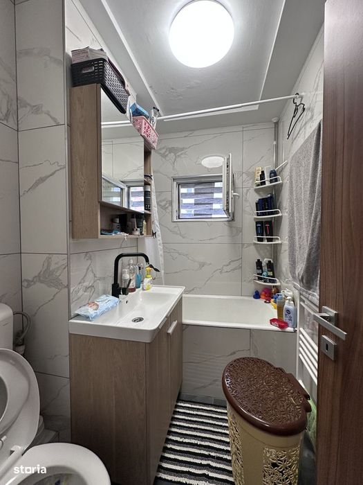 Apartament cu 4 camere, renovat complet