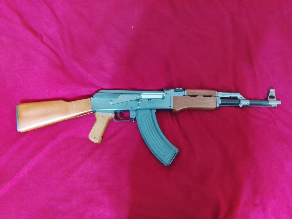 Продаю игрушечный автовам ак-47