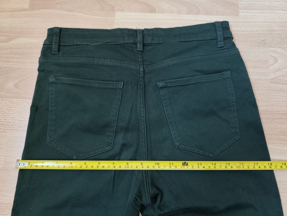 Зелен еластичен панталон H&M, размер 40