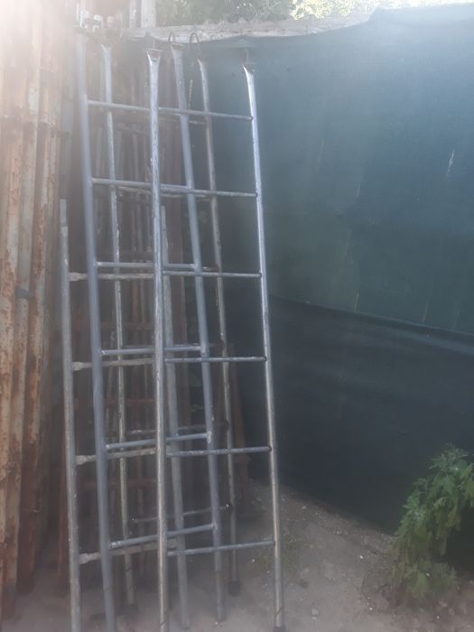 Schela metalică și scări de vanzare