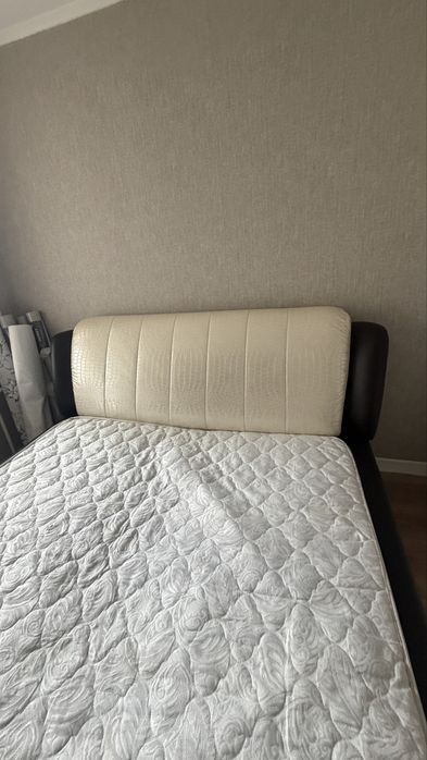 Продам двухспальную кровать