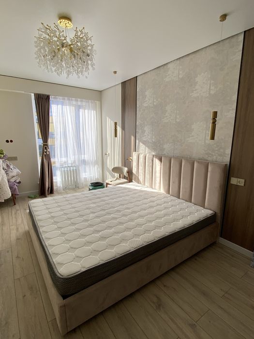 Продам кровать с матрасом