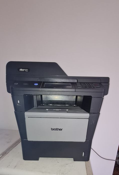 Продаётся МФУ Brother8950DW