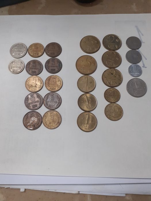 Монети от СССР 1рл.Много добре запазена. И няколко броя  бъл. Книжни л