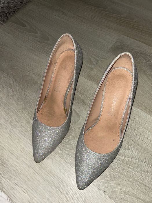 Официални дамски обувки на ток