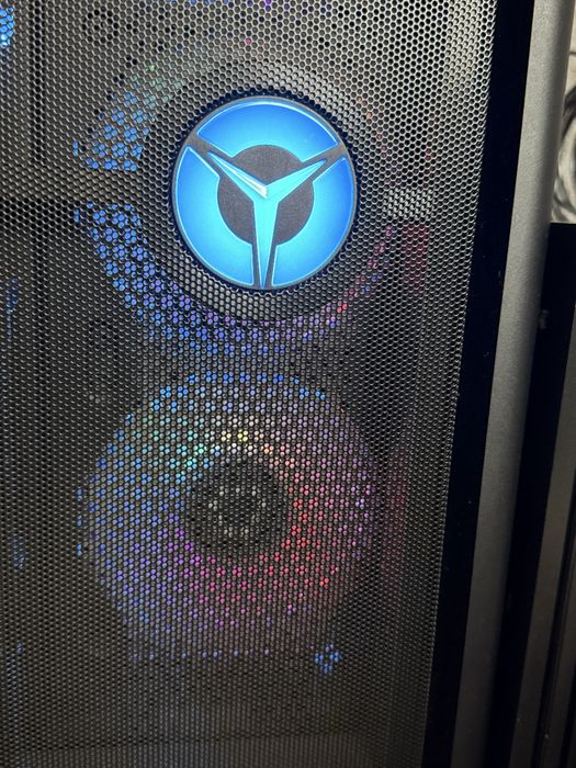 Геймърски комютър с периферия