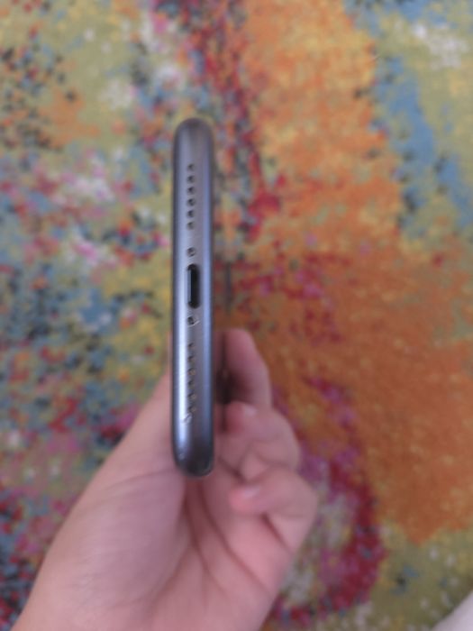 Iphone 11 negru.