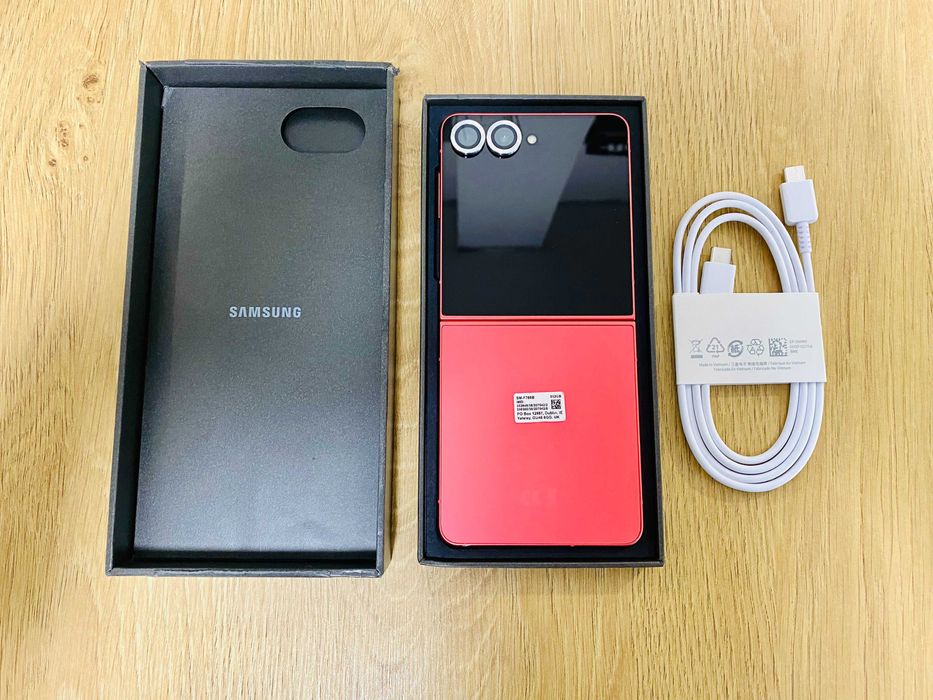 НОВ !!! Samsung Galaxy Z Flip7, 12GB RAM, 512GB, 5G, Coralred, ЗОРА