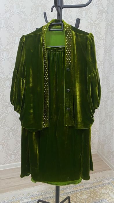 Киімдер сатылады