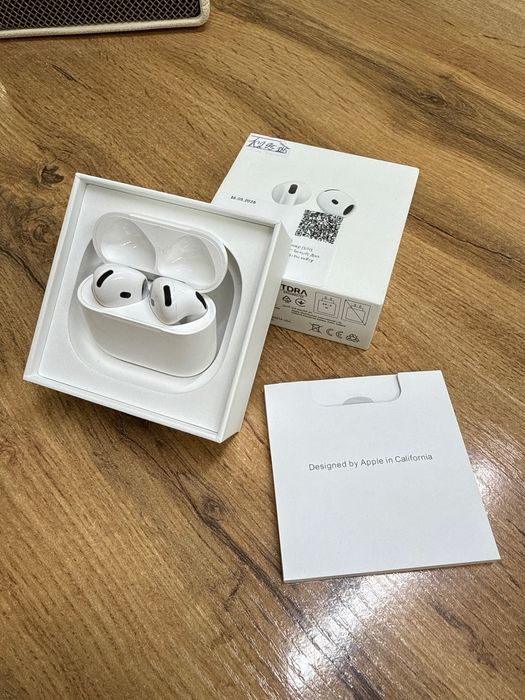 Apple Air Pods 4