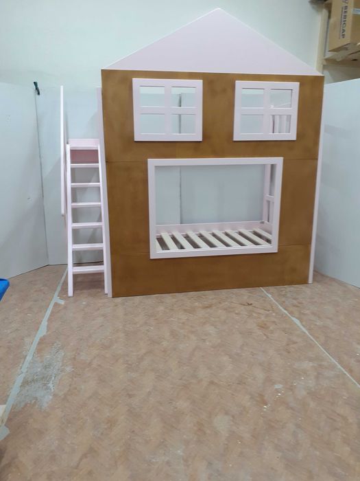 TRANSPORT GRATUIT.Pat etajat,tip casuta din lemn masiv cod 2029