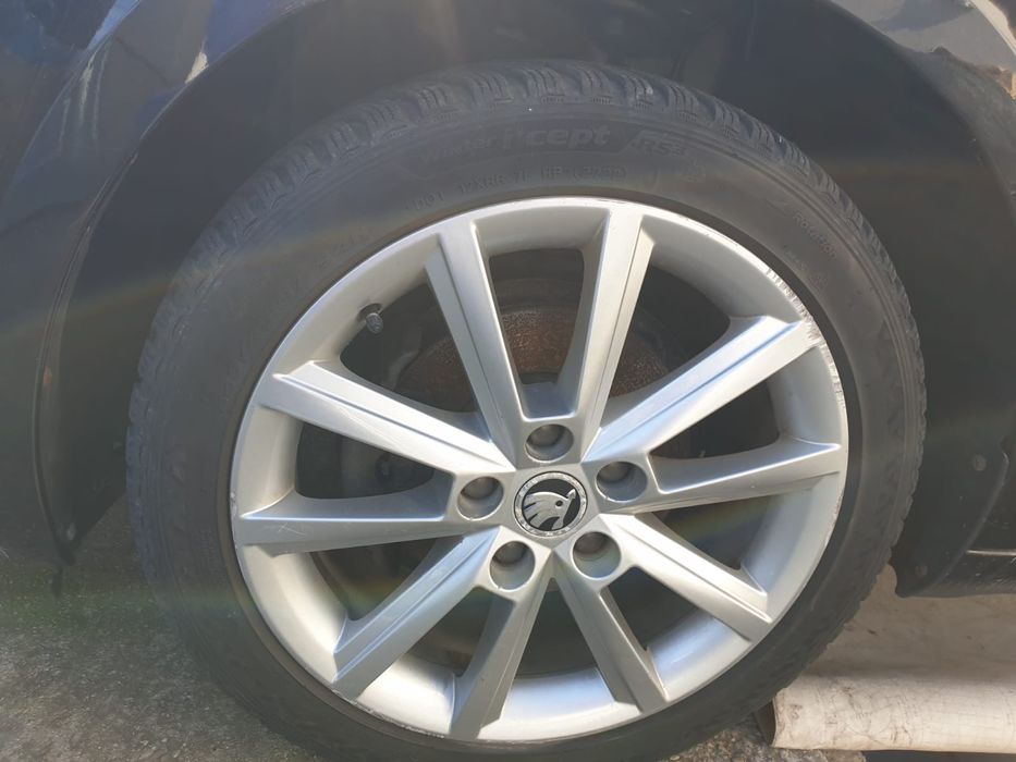 Vand roti iarna complete 225 45 17 skoda Octavia