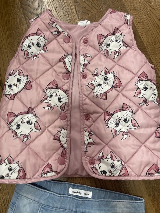 Vesta si blugi fetita