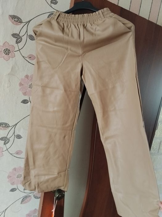 продам кожаные штаны бежевые , утепленные