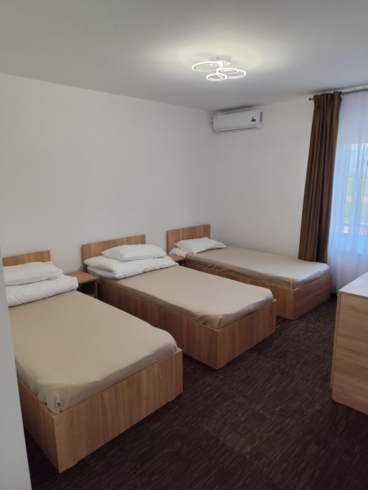Închiriez 7 camere + Apartament