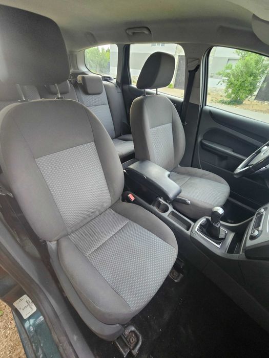 Ford focus 2007 luna 10 ( octombrie)