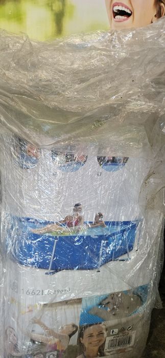 Vând piscină Intex