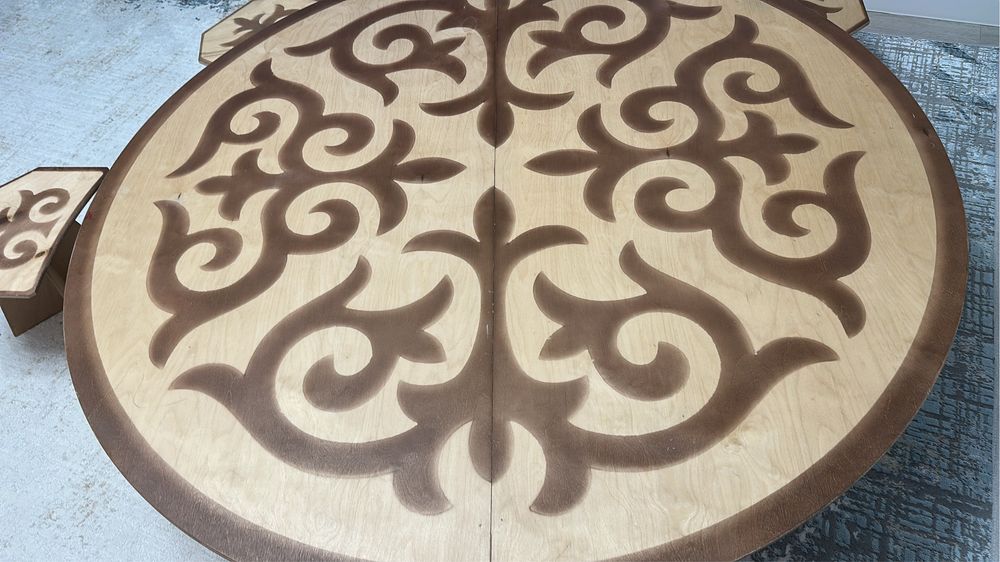 Стол (қазақша стол) с 4 стульчиками, 150 диаметр