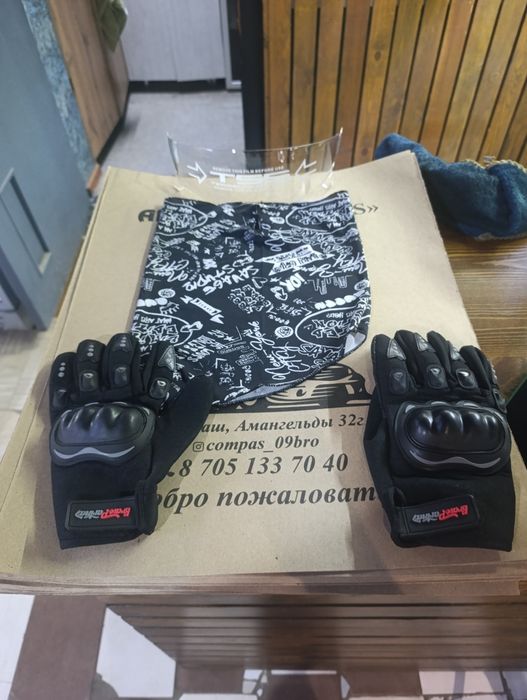 шлем с перчаткой для мото