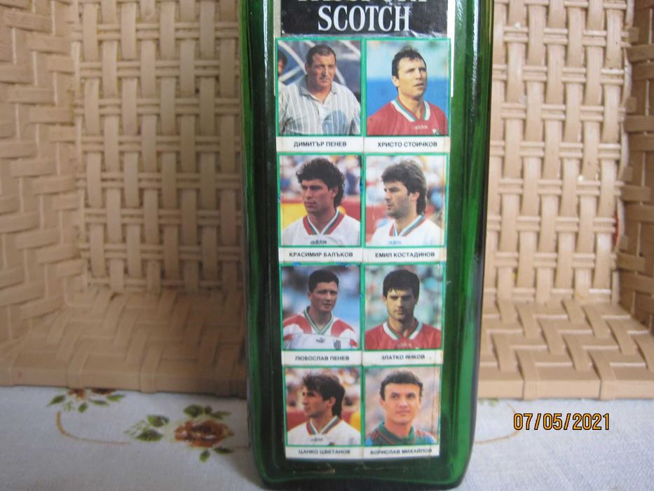 Футболна фен-бутилка с цветни снимки на български герои от САЩ94