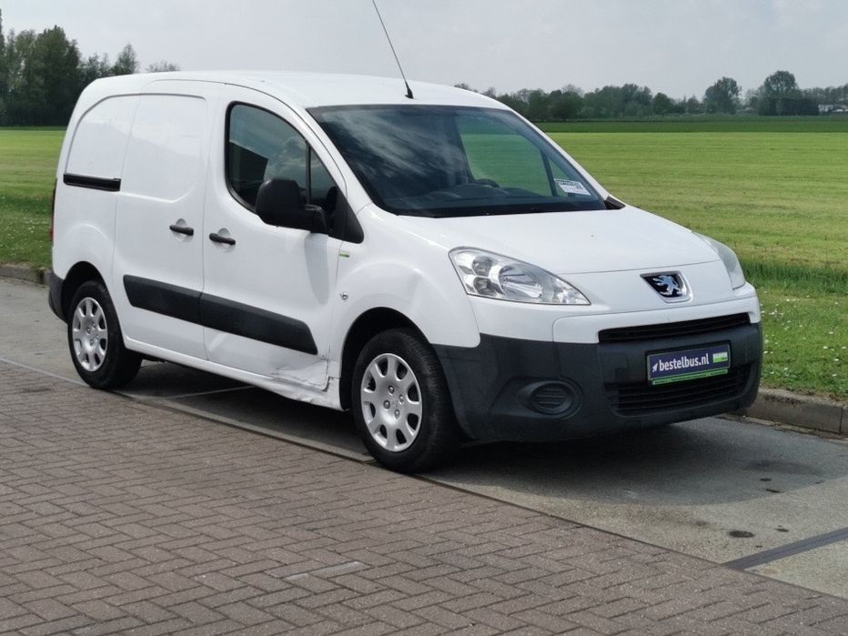Peugeot partner 1.6 hdi. Пежо партнер 1.6 хди