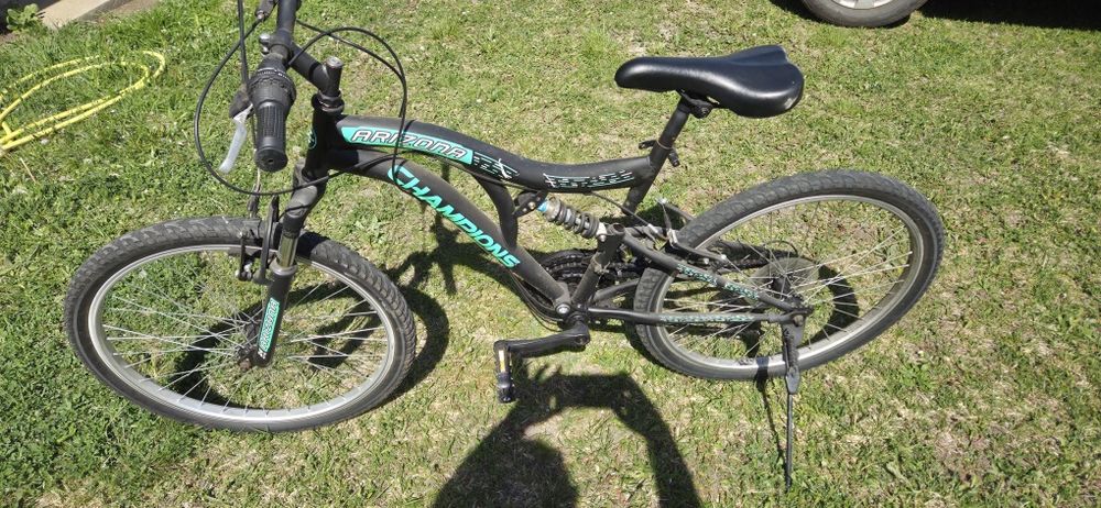 Vând bicicleta Champions